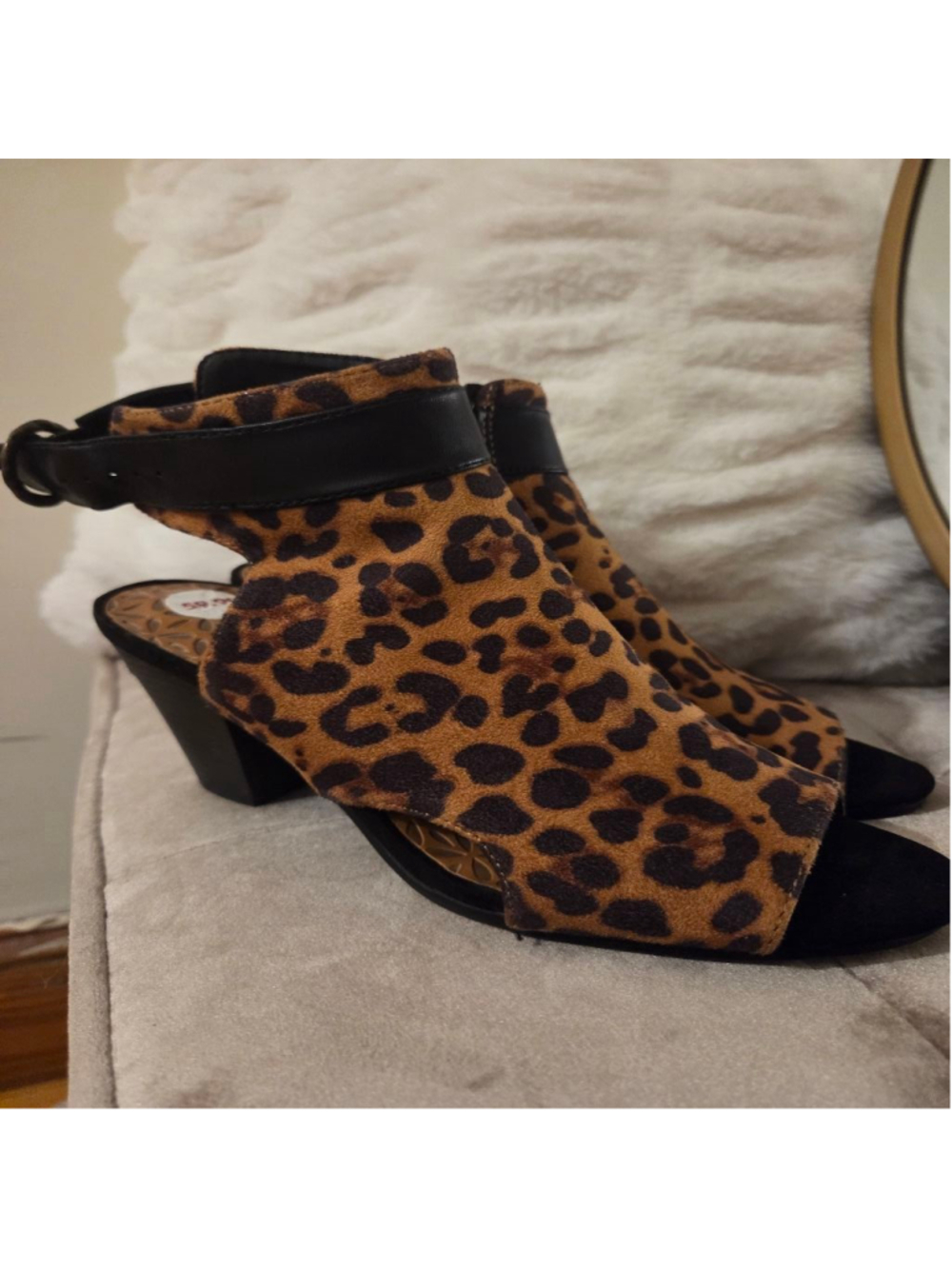 Women's Baretraps Heeled Boots Size 7 Brown Leopard Print